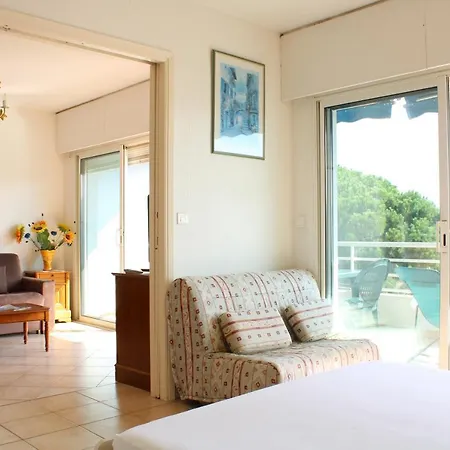 Grand Résidence: Spacious Near With Pool Apartment *